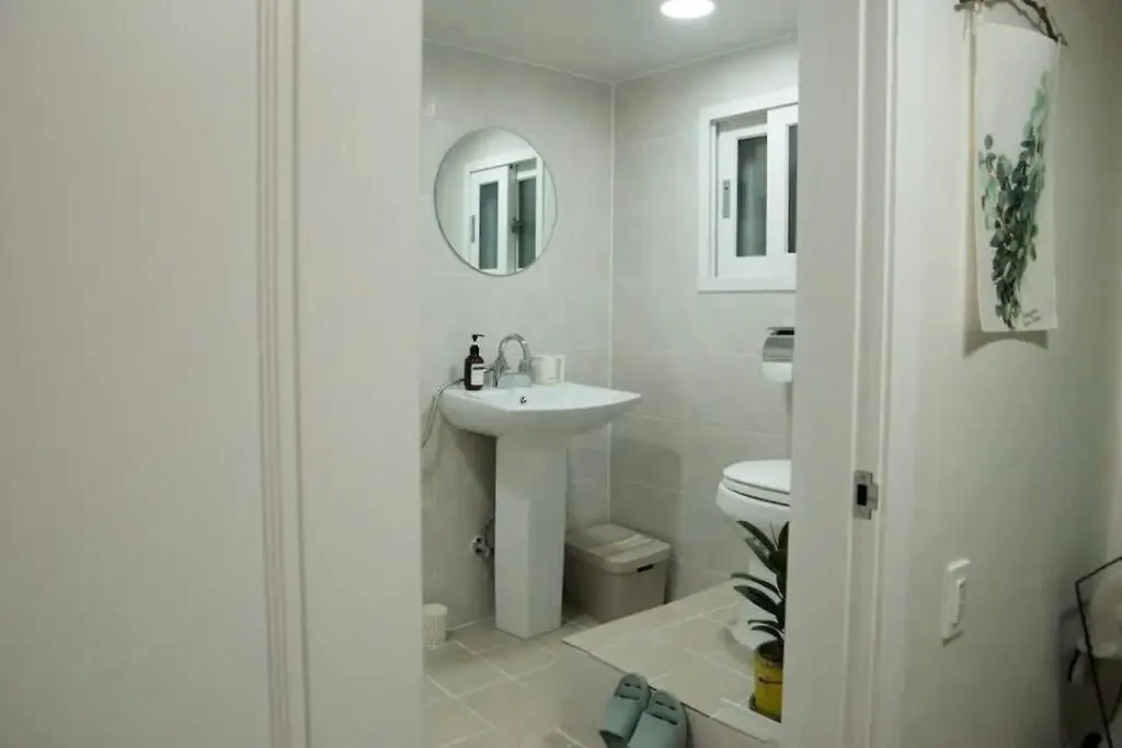 Athome - Foreigner Only Seoel 0*,  Zuid-Korea