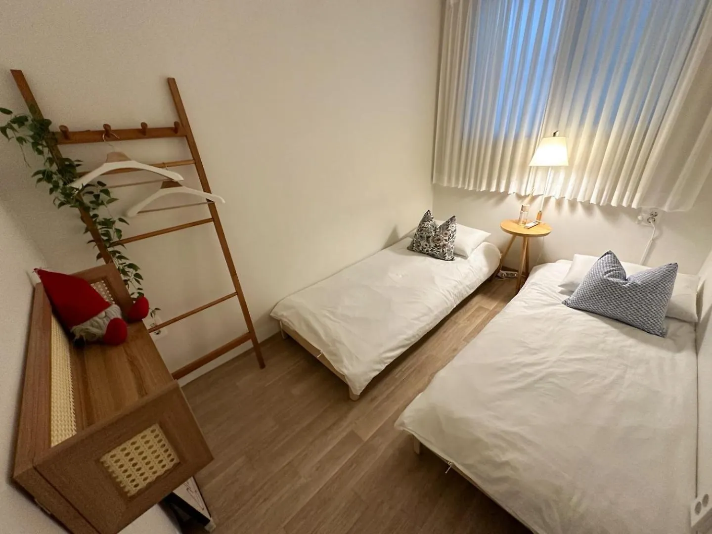 Athome - Foreigner Only Seoel 0*,